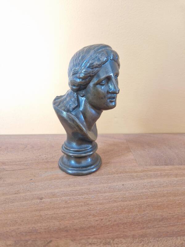 Bronze sculpture - Bust of a woman in the antique style - Collas reduction
