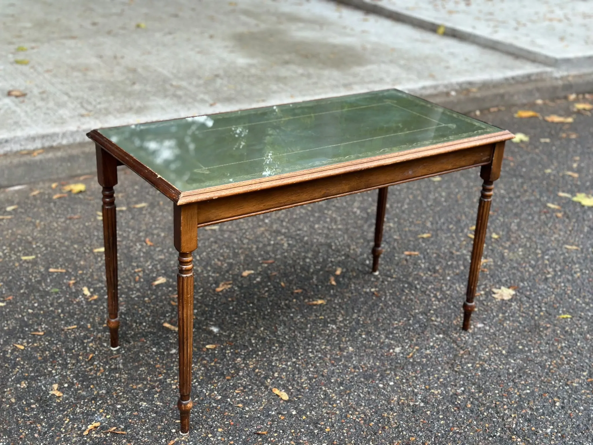 English Regency style coffee table in green leather with gilding and glass from the 1960s.