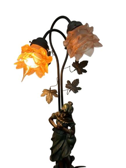 Table lamp in cast iron