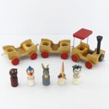 Train en bois avec figurines années 50