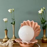 Lampe vintage en forme de coquillage en céramique et opaline.
