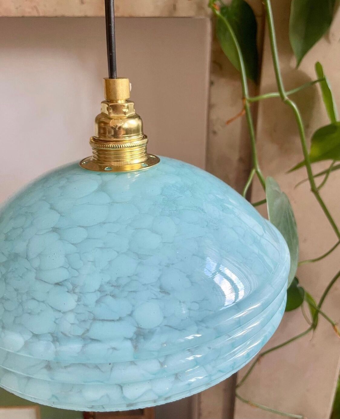 Blue suspension in clichy glass