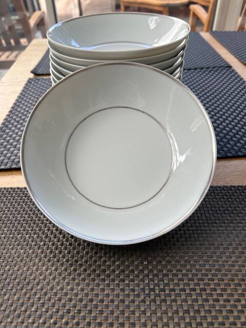 Bernardaud Limoges table service platinum model, 45 pieces