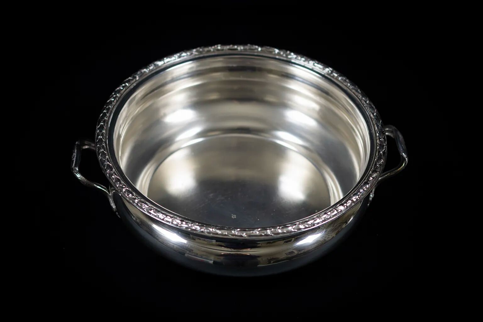 Silver-plated vegetable dish with matching tray – stamped