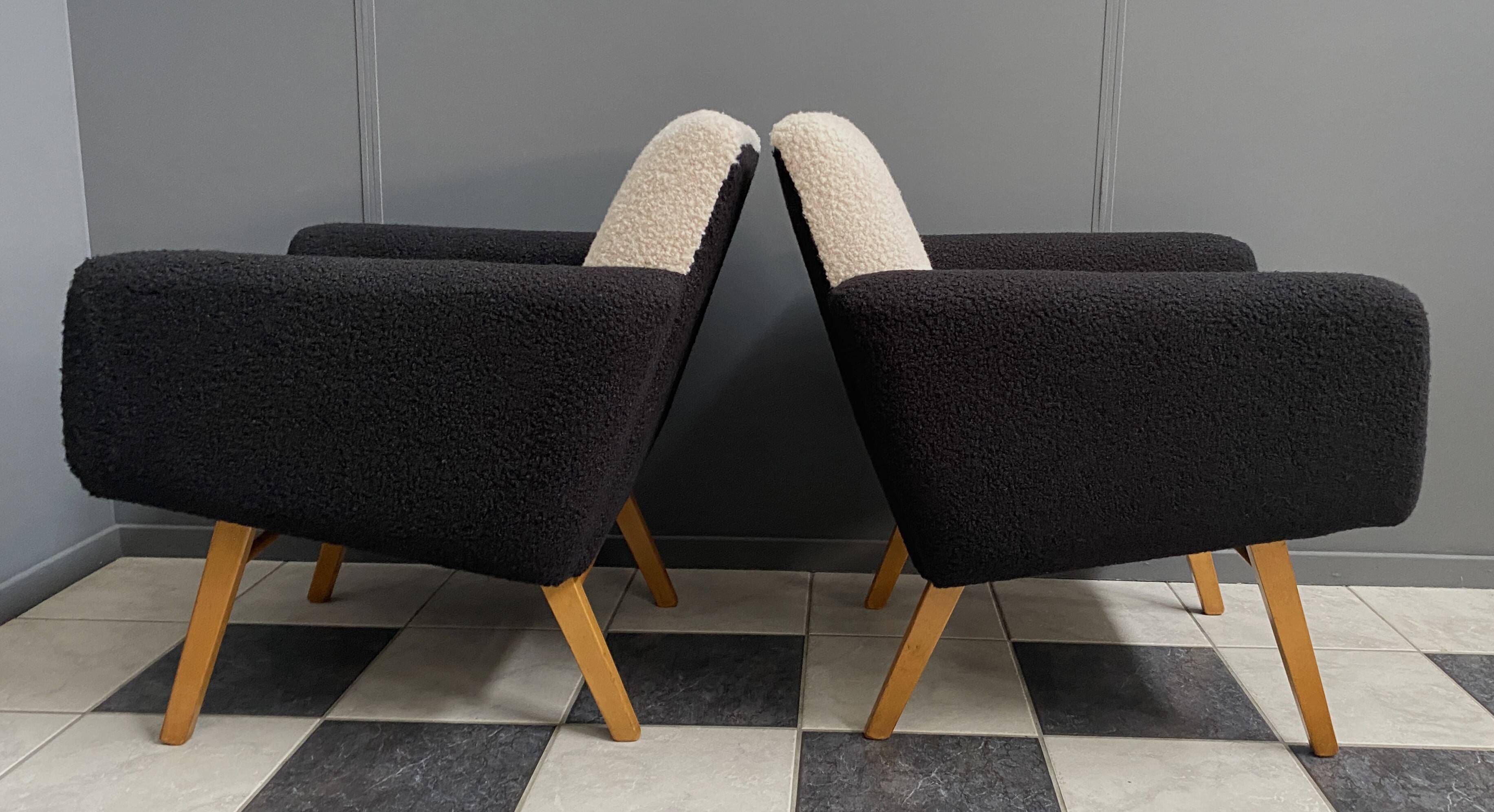 set of 2 black and White boucle lounge chairs 1960s