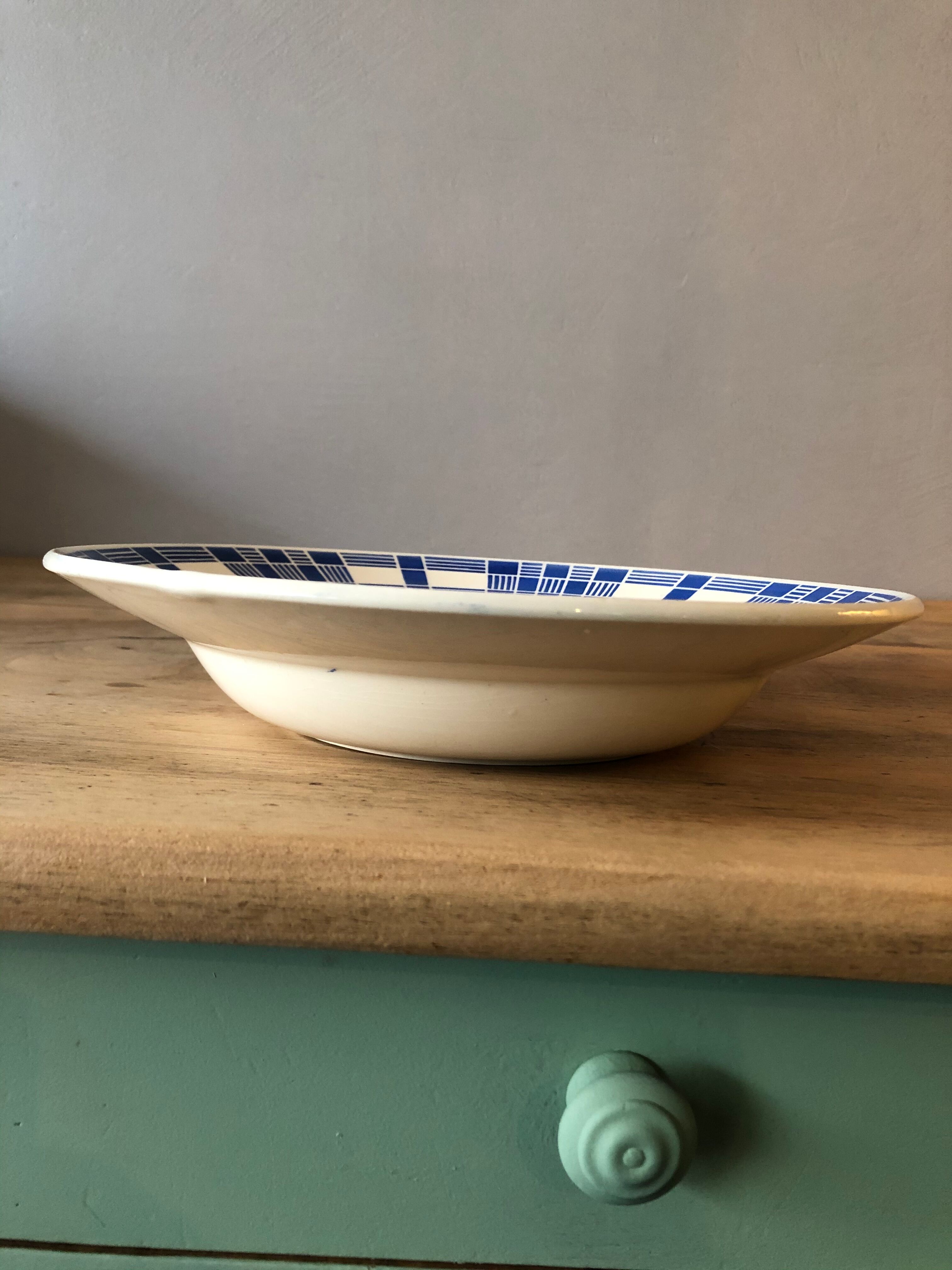 Round dish in ancient earthenware