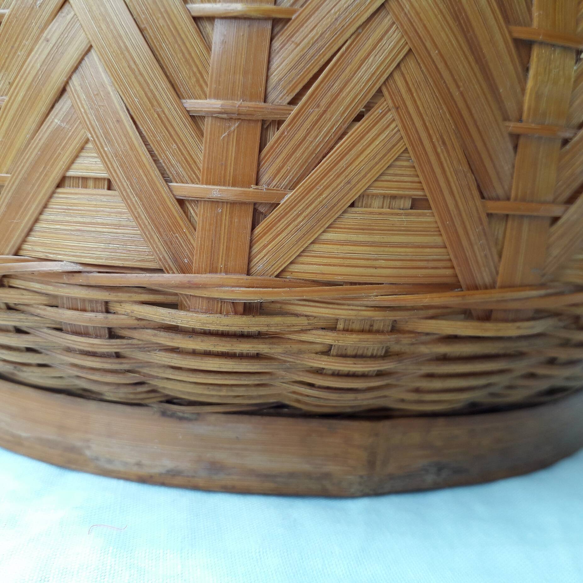 Wicker cache-pot