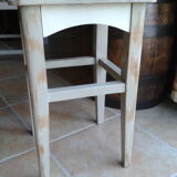 Checkered coffee table and two stools