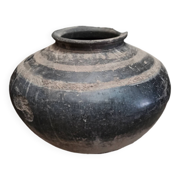Pot ancien en terre cuite noir