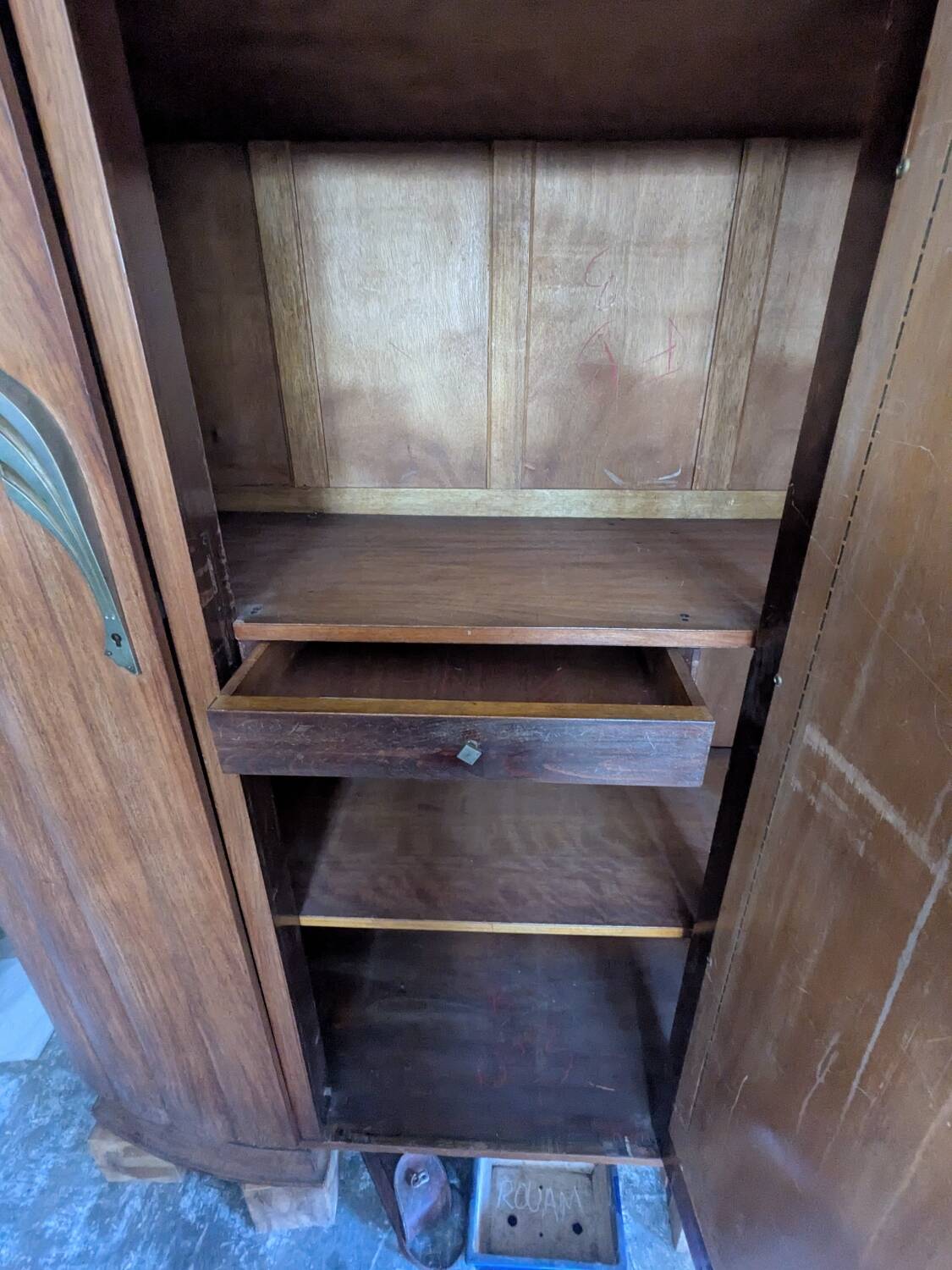 Wardrobe with mirror