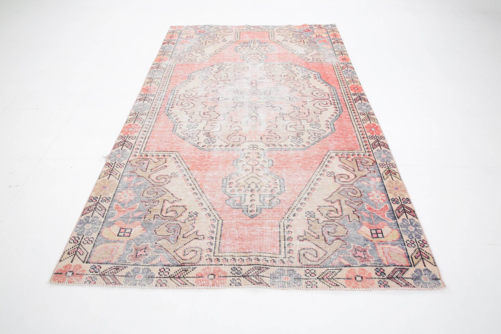 4x7 Pale Red & Beige Rustic Vintage Rug, 129x217Cm