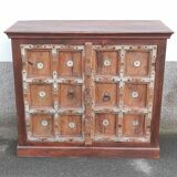 Petit buffet en bois ancien avec deux portes