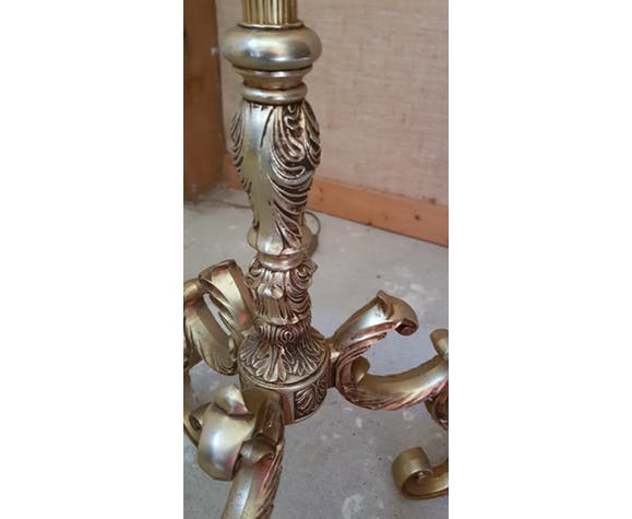 Golden bronze lamppost