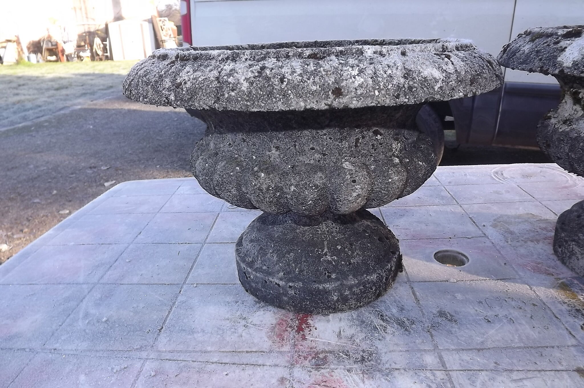Paire de Vases en Pierres Reconstituées