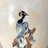 Large porcelain vase with Japanese decoration