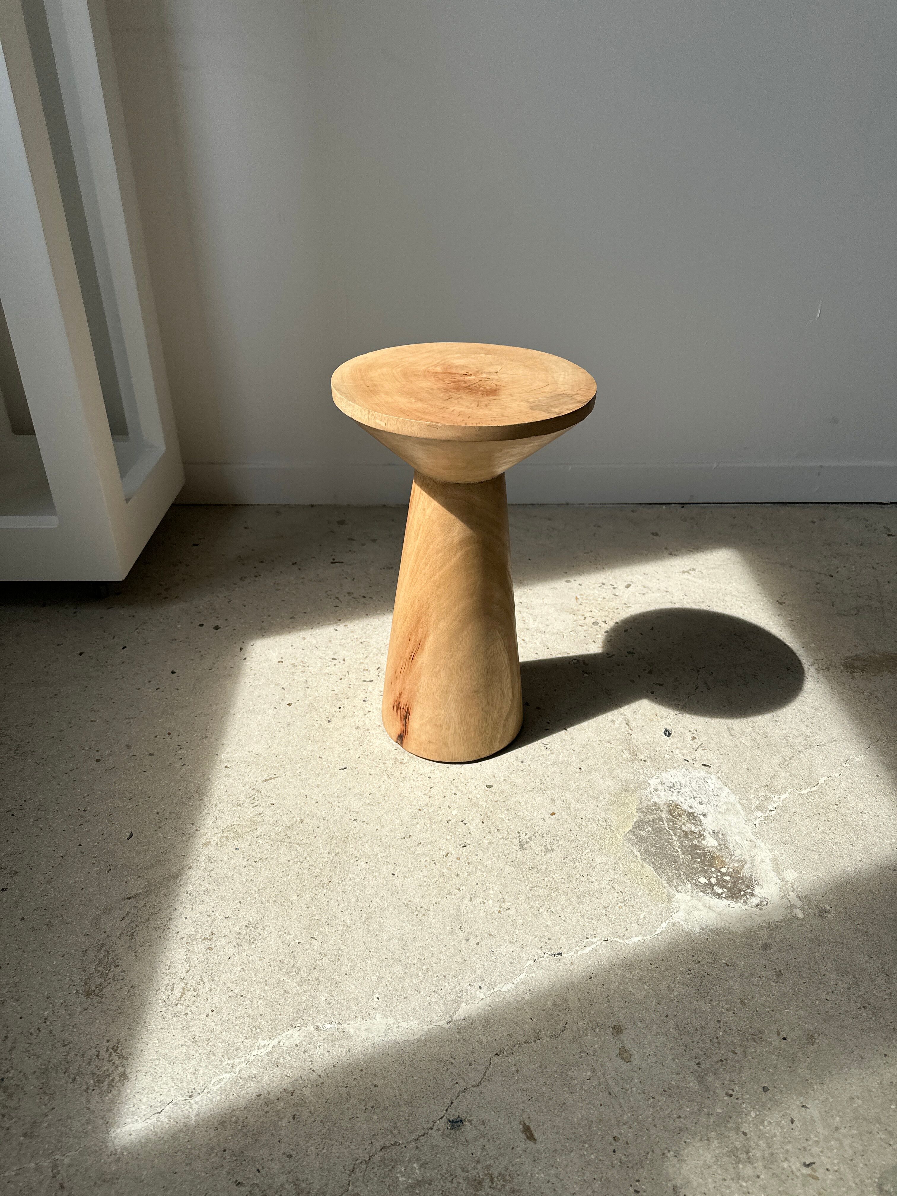 Side table, end of sofa in natural mango monoxyl conical tray H:50cm