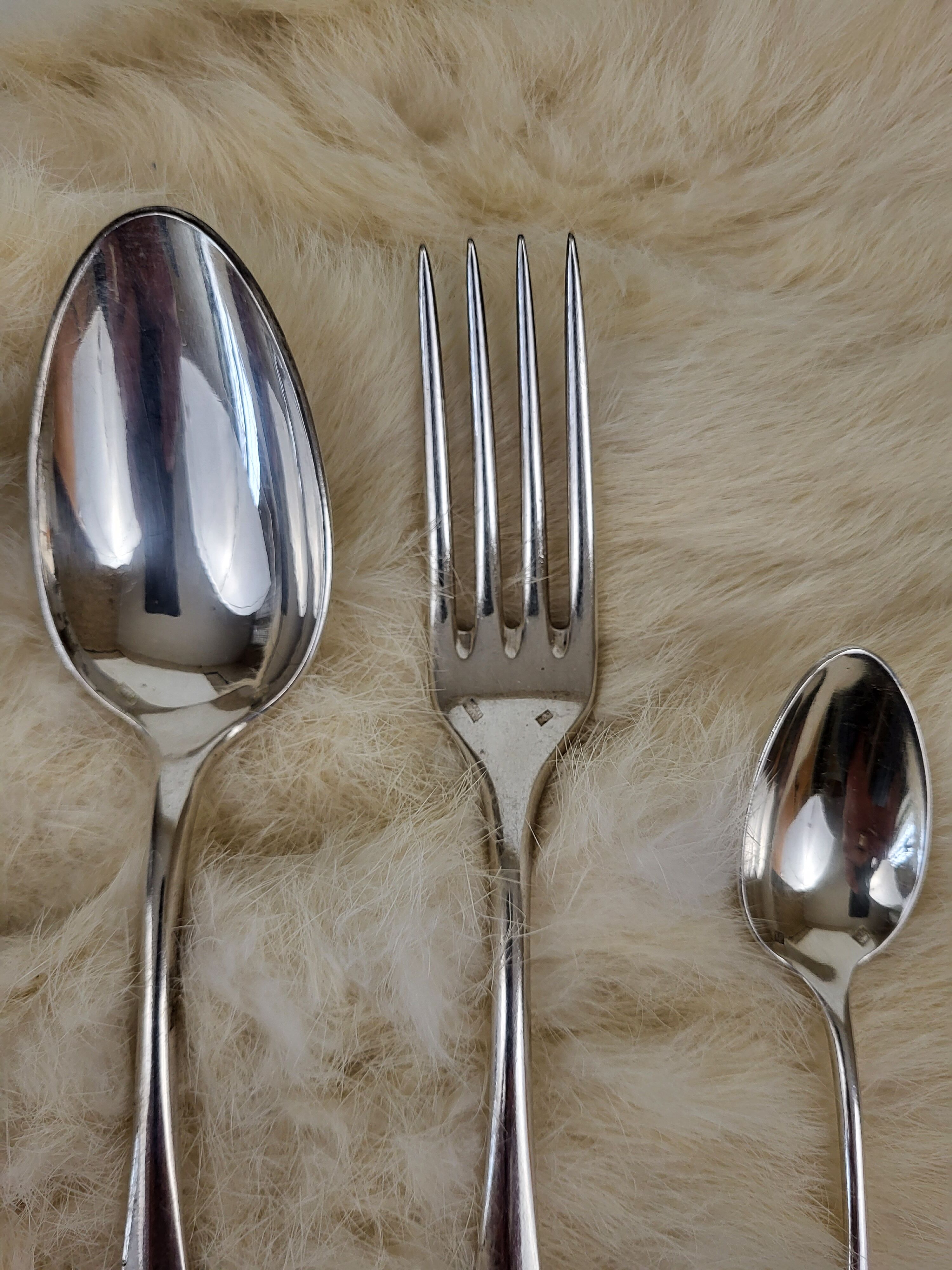 Ménagère 12 couverts en métal argenté 72gr