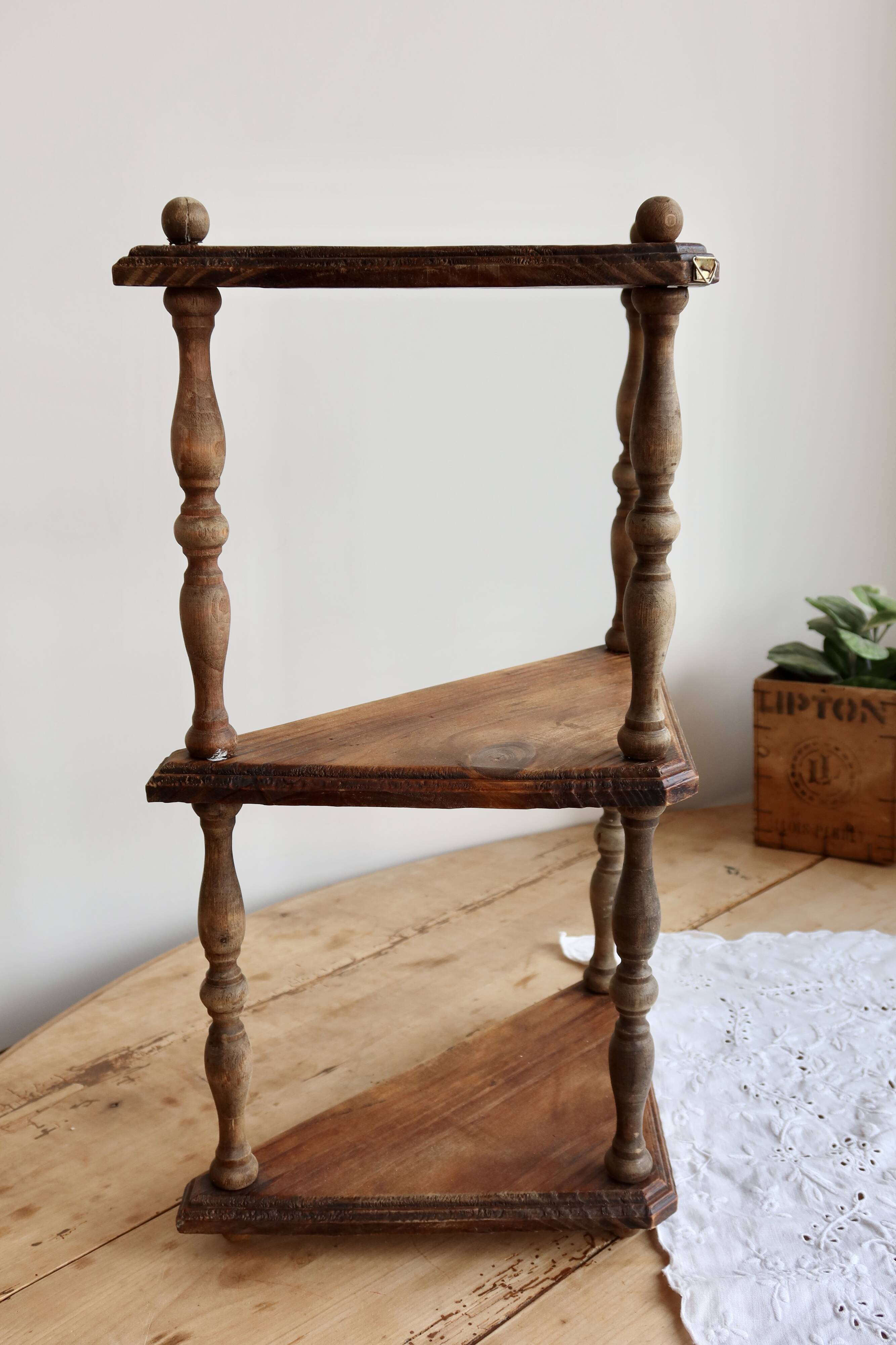 Vintage wooden corner wall shelf with 3 levels – Turned wooden supports