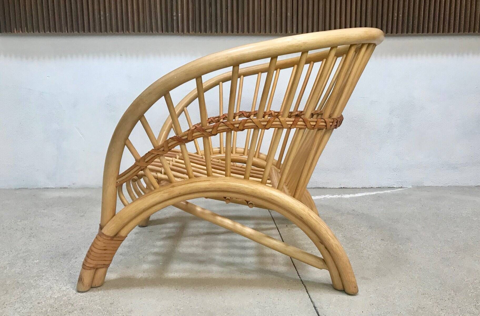 Handcrafted Bamboo lounge chair with leather lacings, Italy 1970s