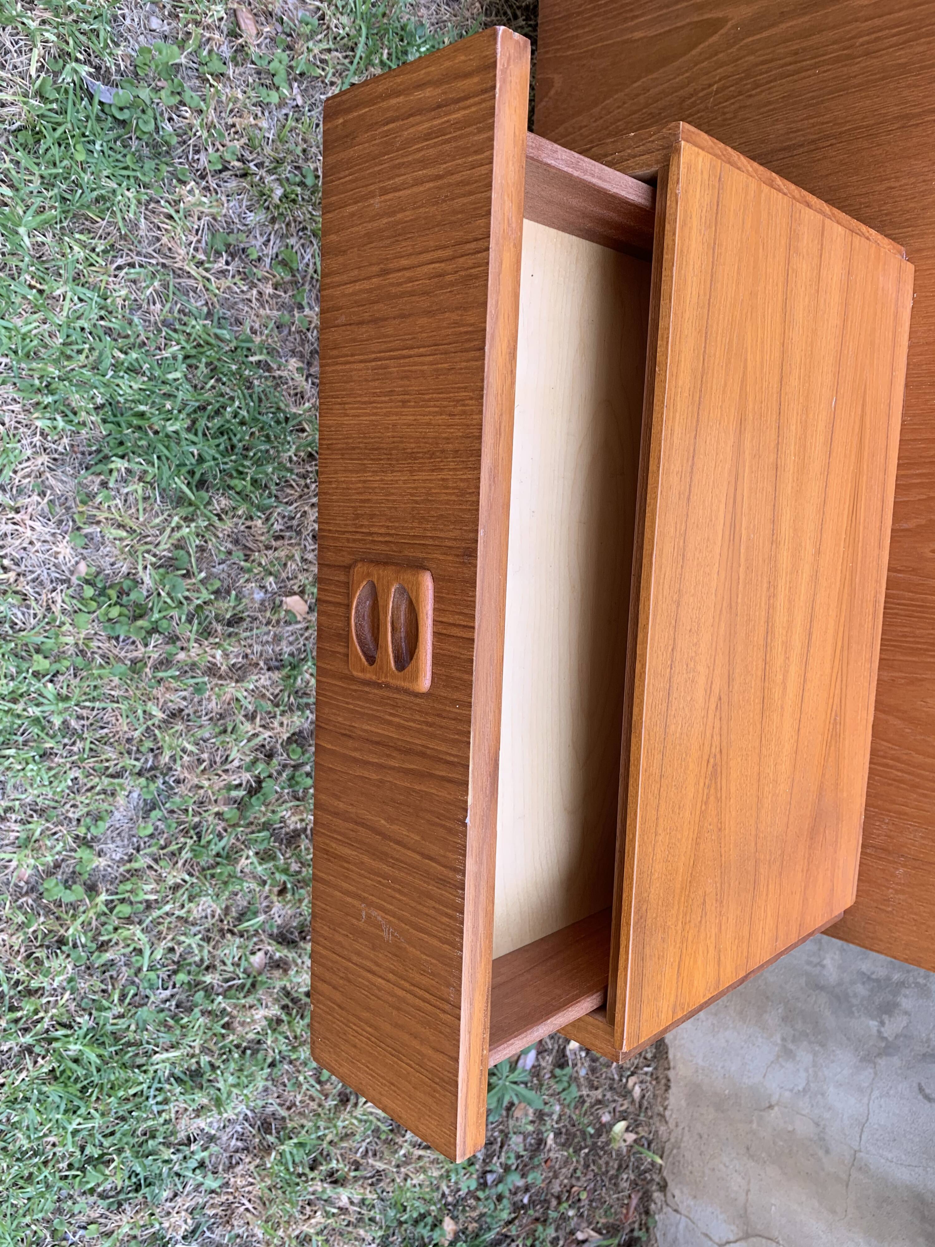 Headof with built-in wall lamp