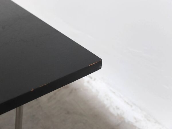 Table basse rare 'Bachelor' par Verner Panton pour Fritz Hansen, années 1950.