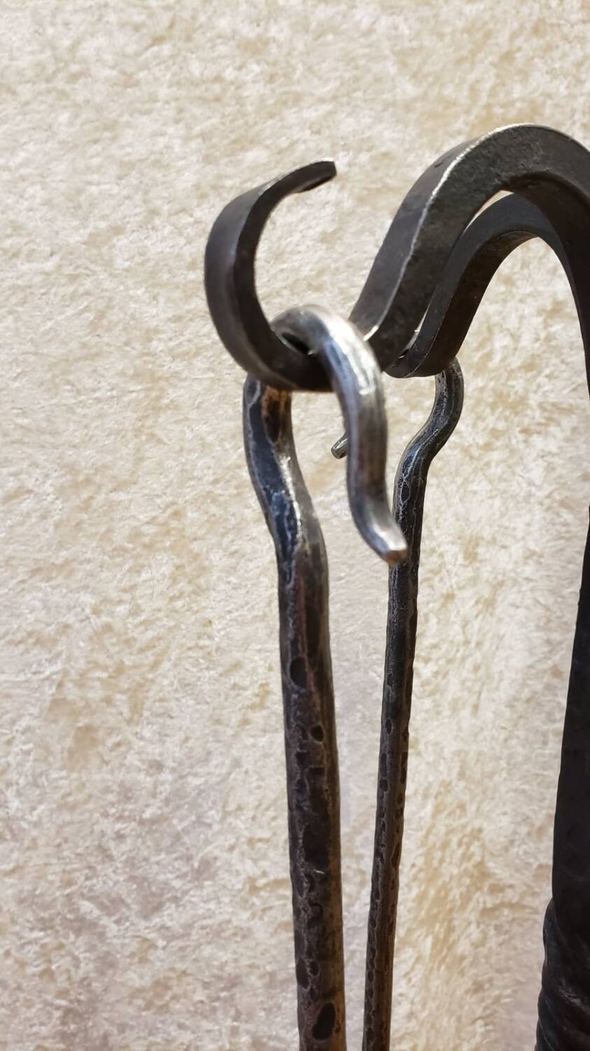 Fireplace stand with 4 wrought iron and bronze accessories