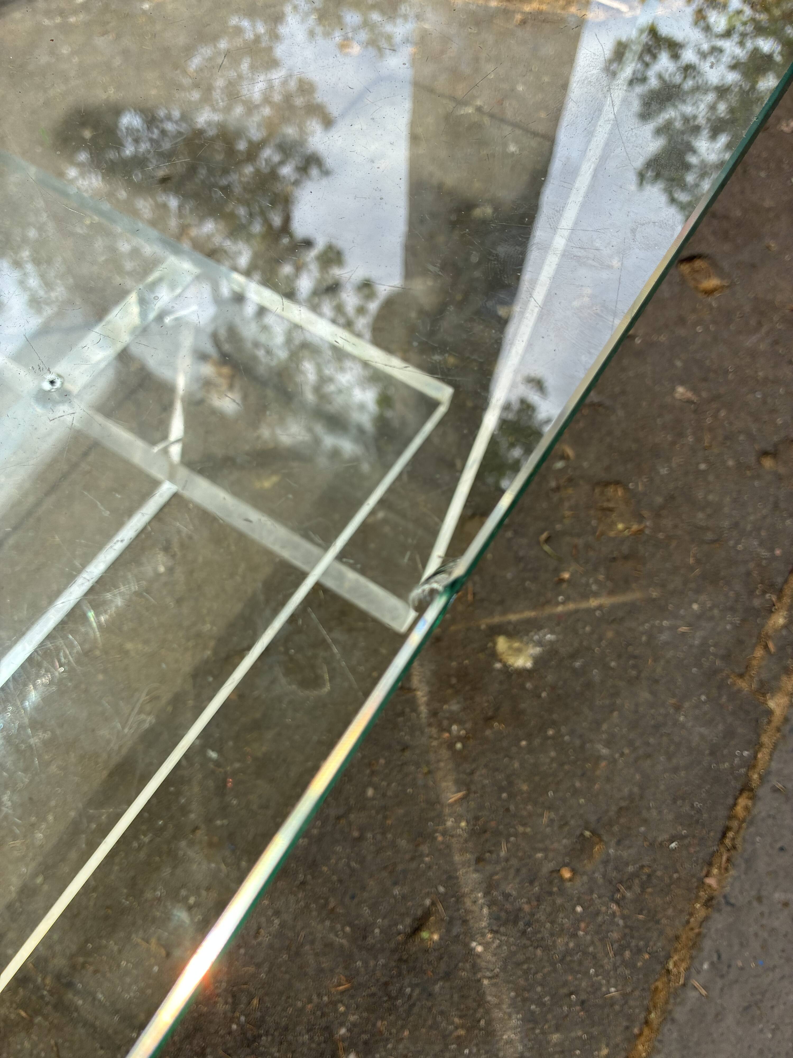 Table basse en verre et plexiglas 1970