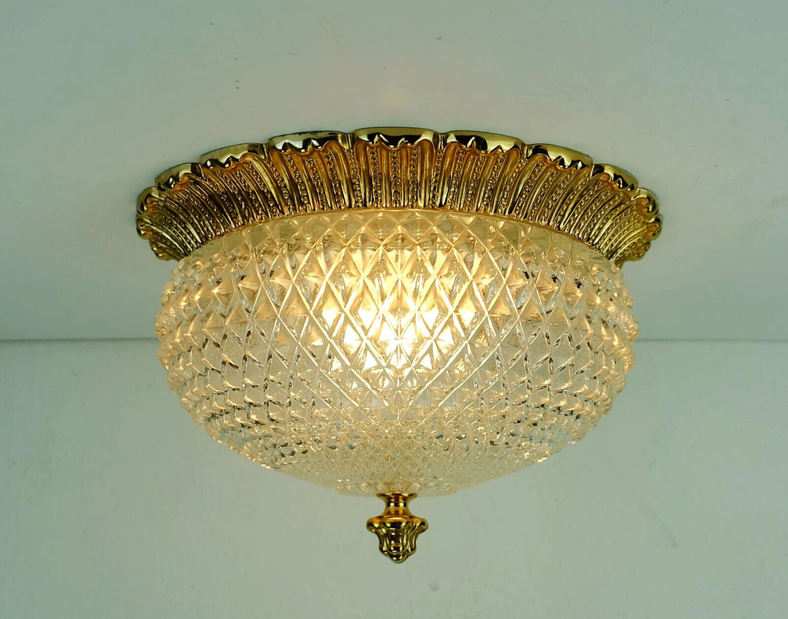 Plafonnier en verre vintage limbourg a 637 aluminium doré texturé 1970