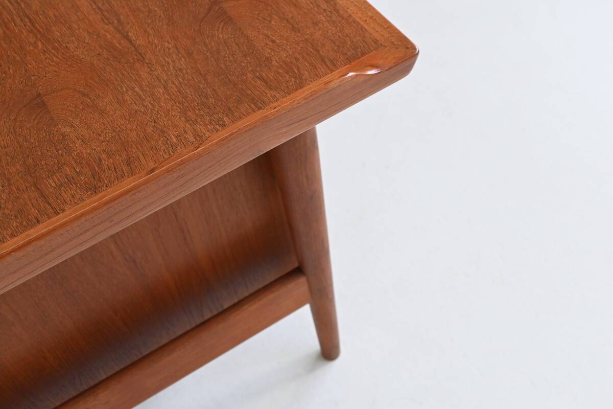 Arne Vodder writing desk model 207 in teak Sibast Denmark 1960