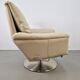 Fauteuil Cece pivotant en cuir de Leolux