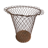 Metal wire wastepaper basket