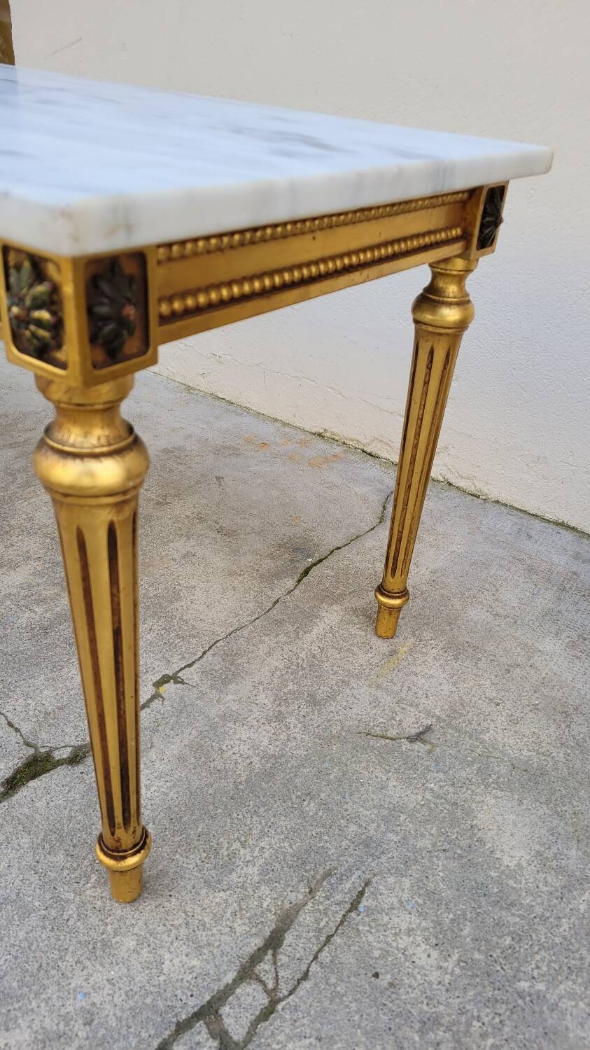 Table basse style Louis XVI en marbre et bois doré