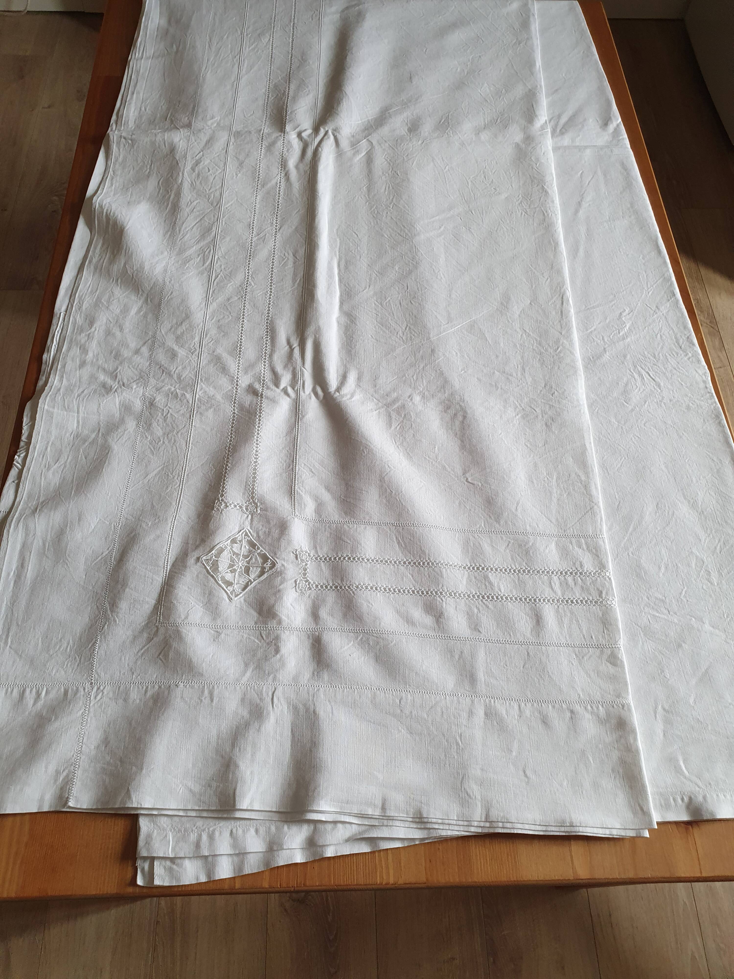 El monogrammed sheet with Venice days