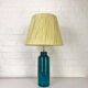Lampe de table scandinave en grés cérame abat-jour raffia, Nymølle pottery, Danemark 1960s
