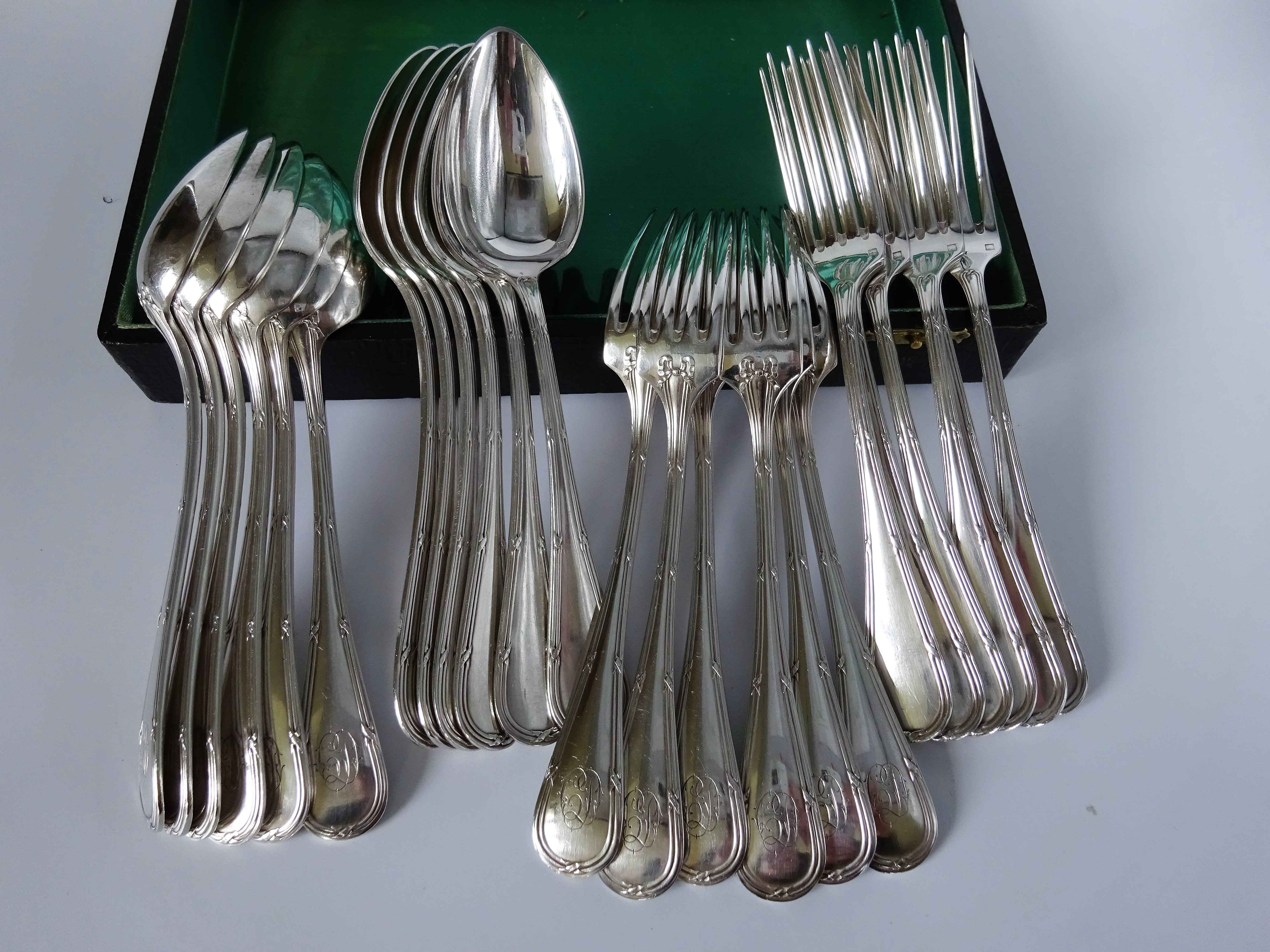 Set of 24 dessert cutlery in silver metal