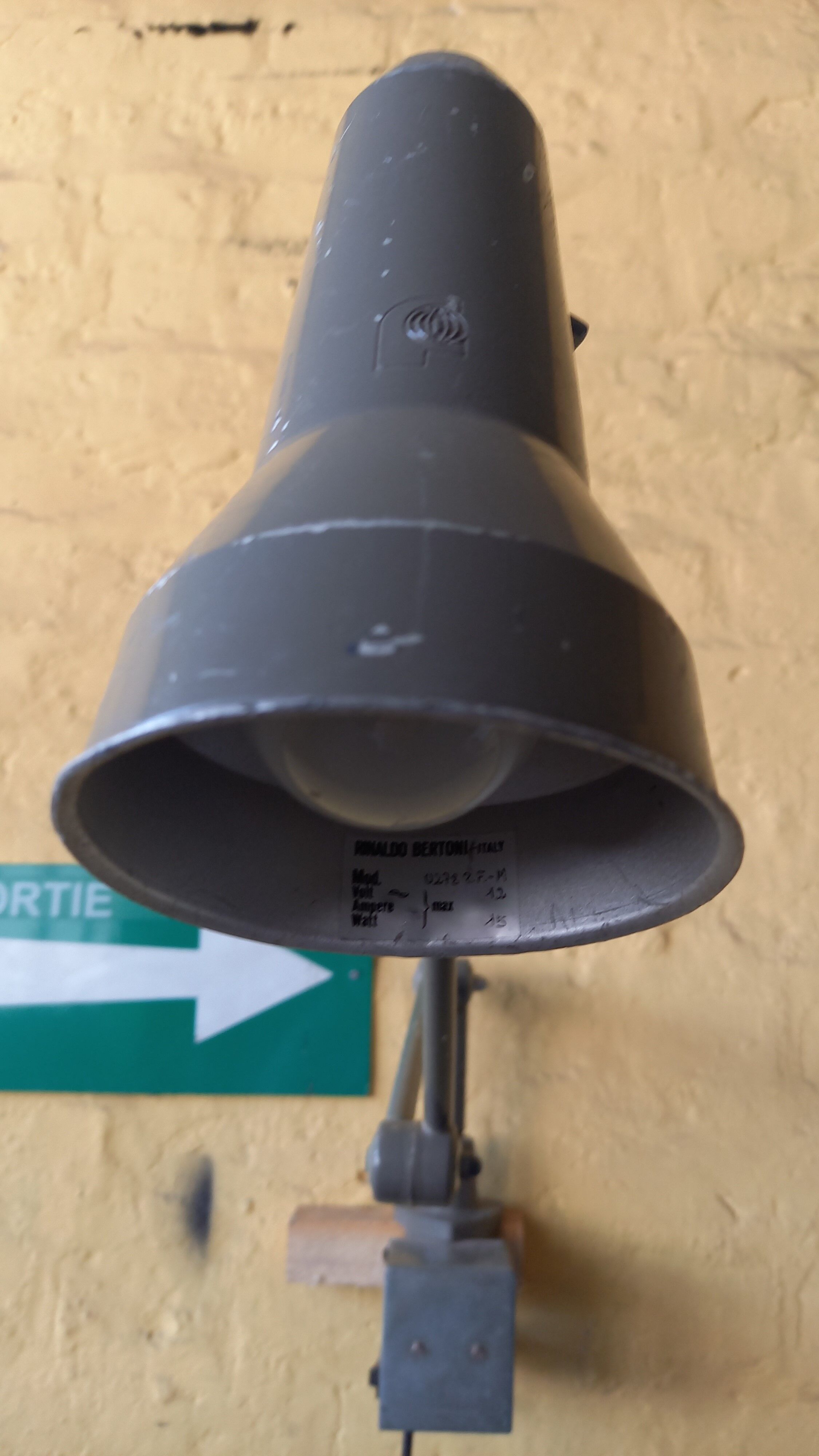 Lampe atelier bertoni