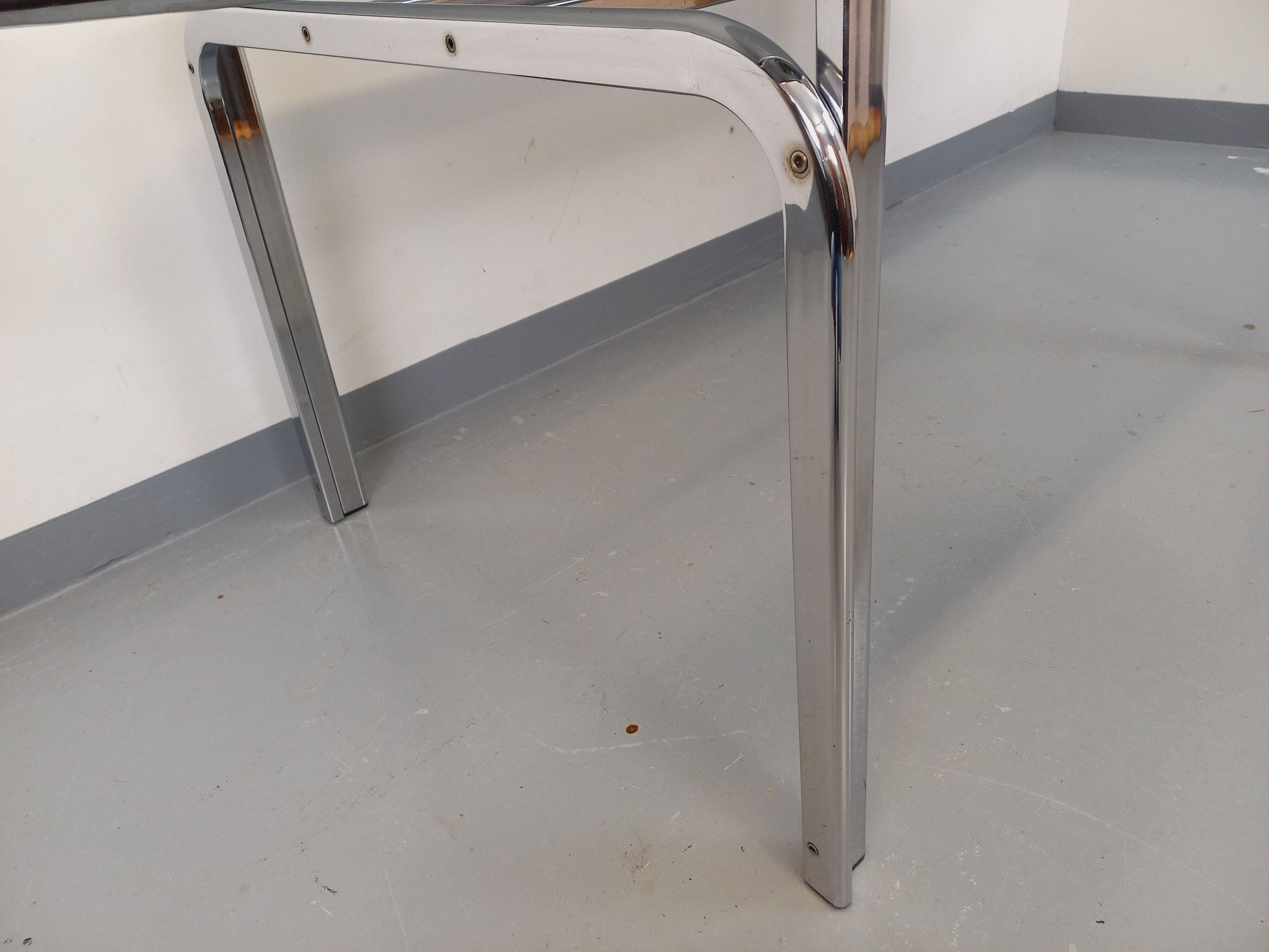 Vintage oval dining table in smoked glass and chrome metal, Space Age style.