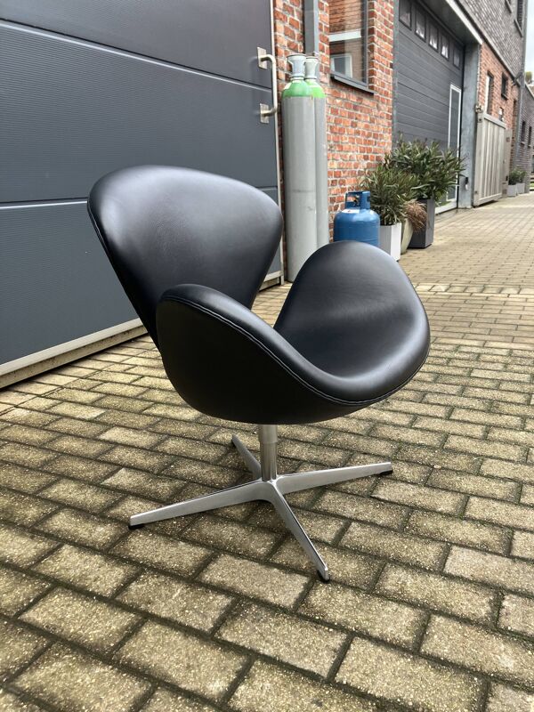 Originele zwart lederen Fritz Hansen Swan chair Topstaat!