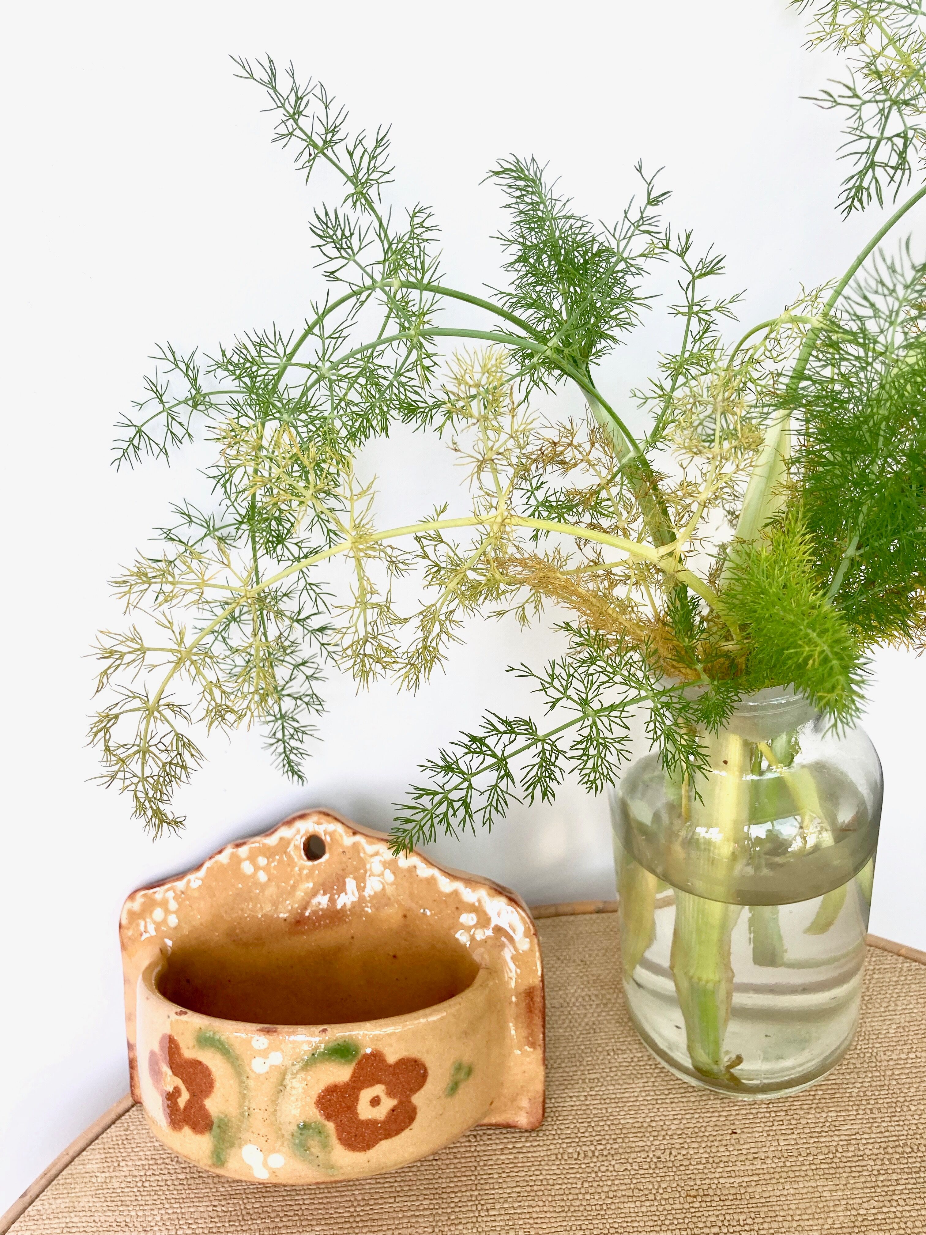 Empty pocket, soap holder wall