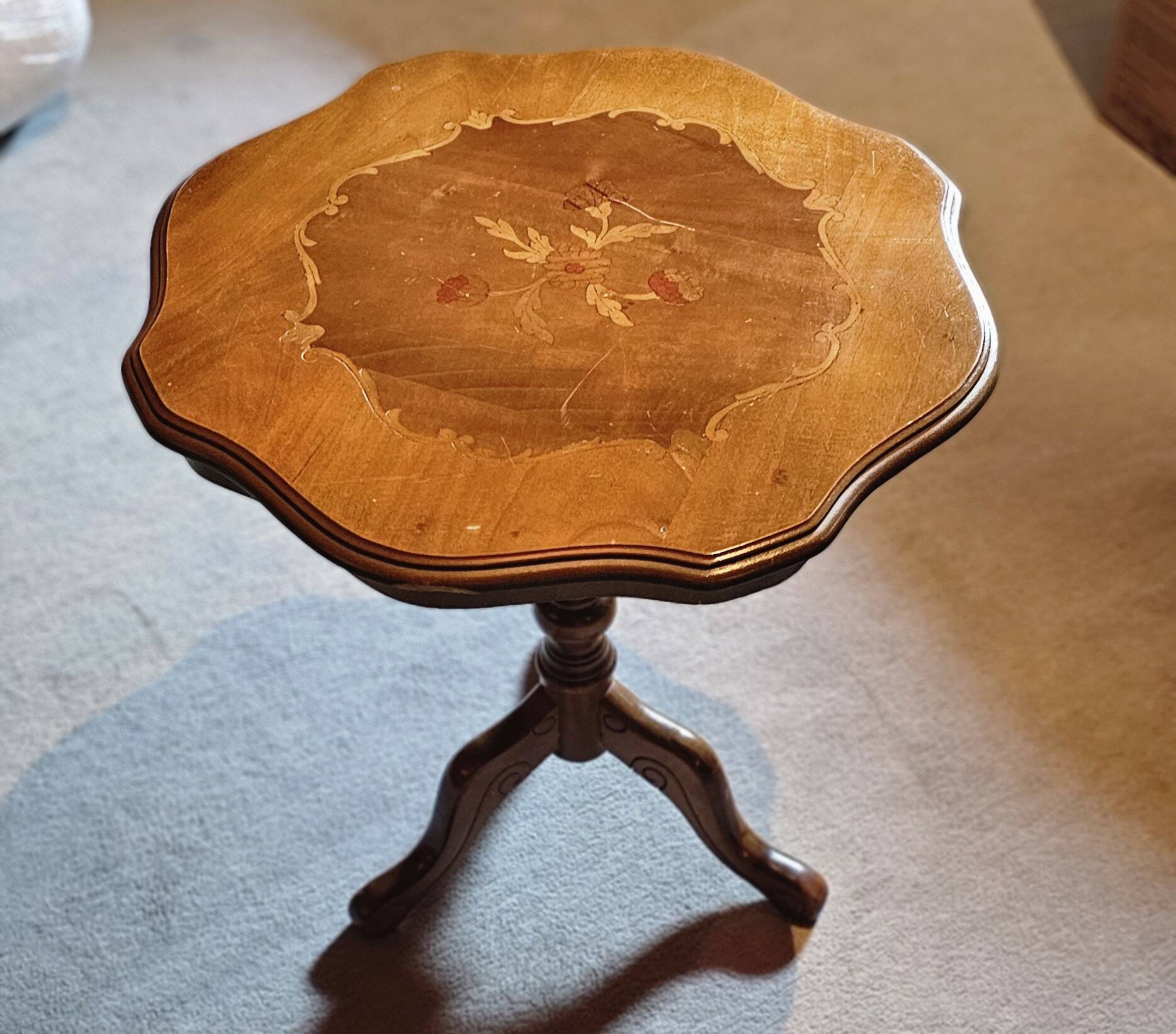Elegant antique wooden side table – finely inlaid top