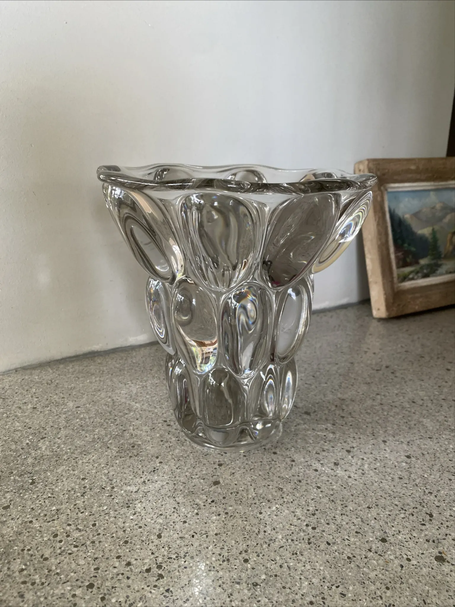 Pierre d'Avesn modernist vase in honeycomb crystal from the 1970s.