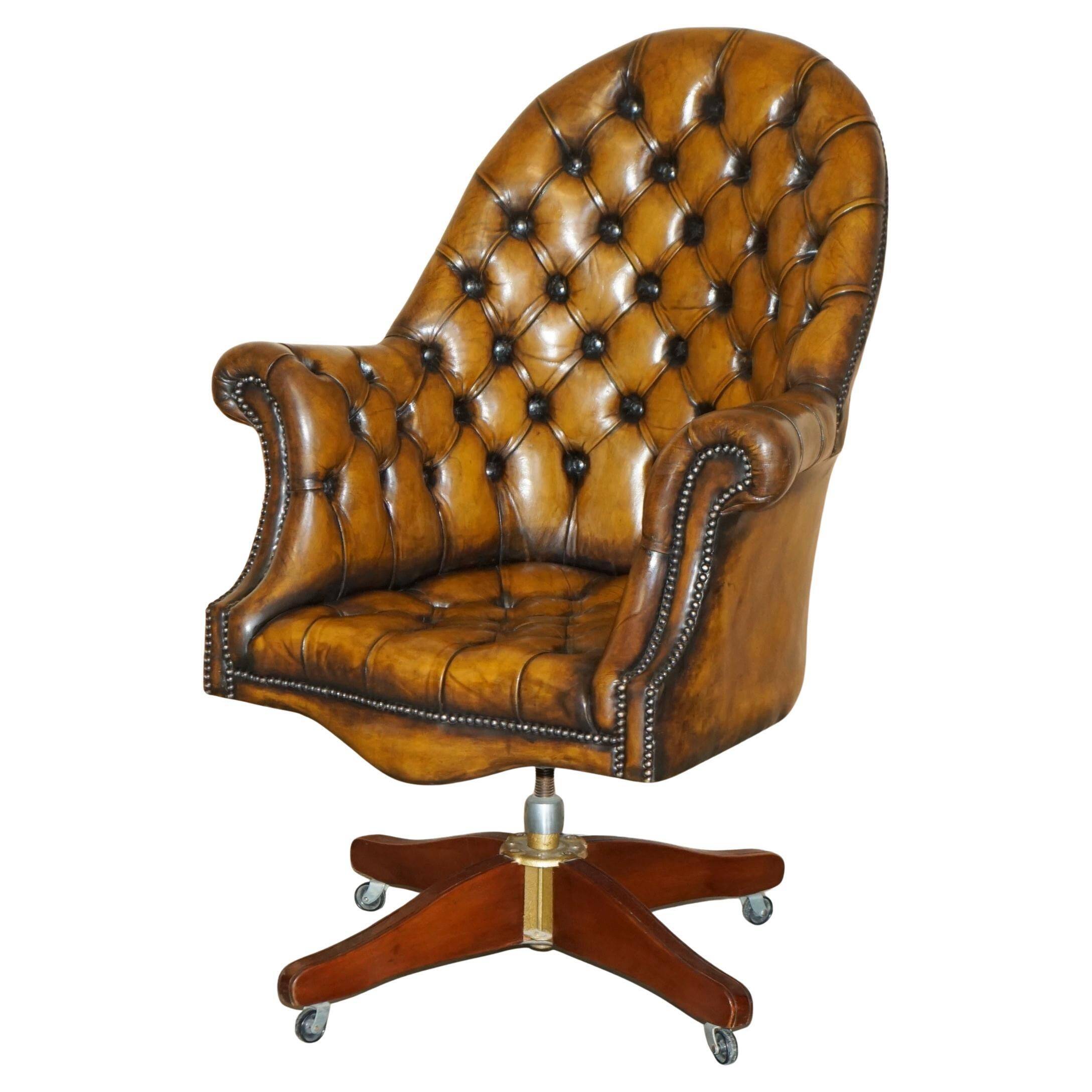 Fauteuil Chesterfield directeur ou capitaine Art Déco en cuir restauré