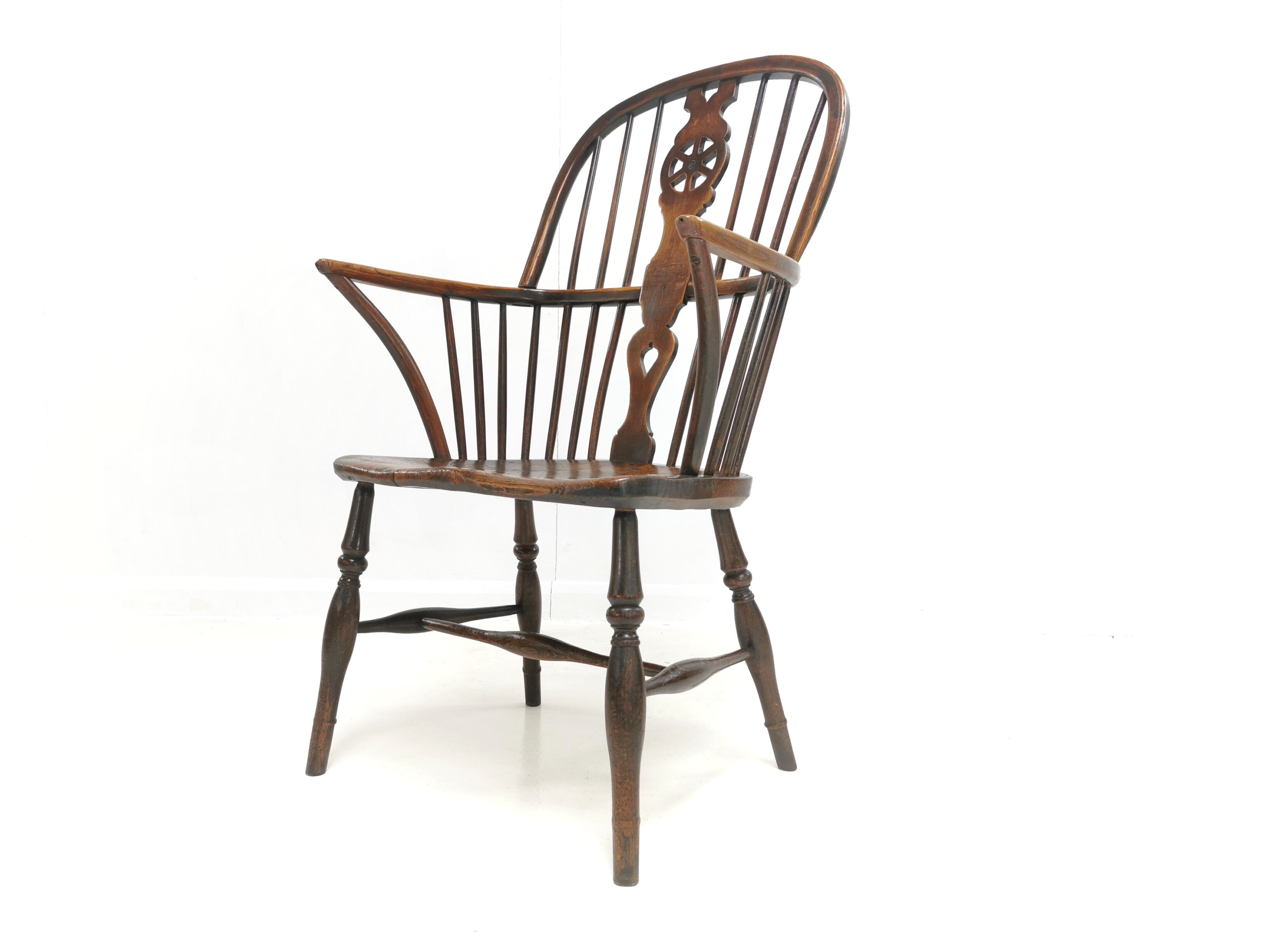 Antique 19th Century Thames Valley Wheel Back Windsor Armchair