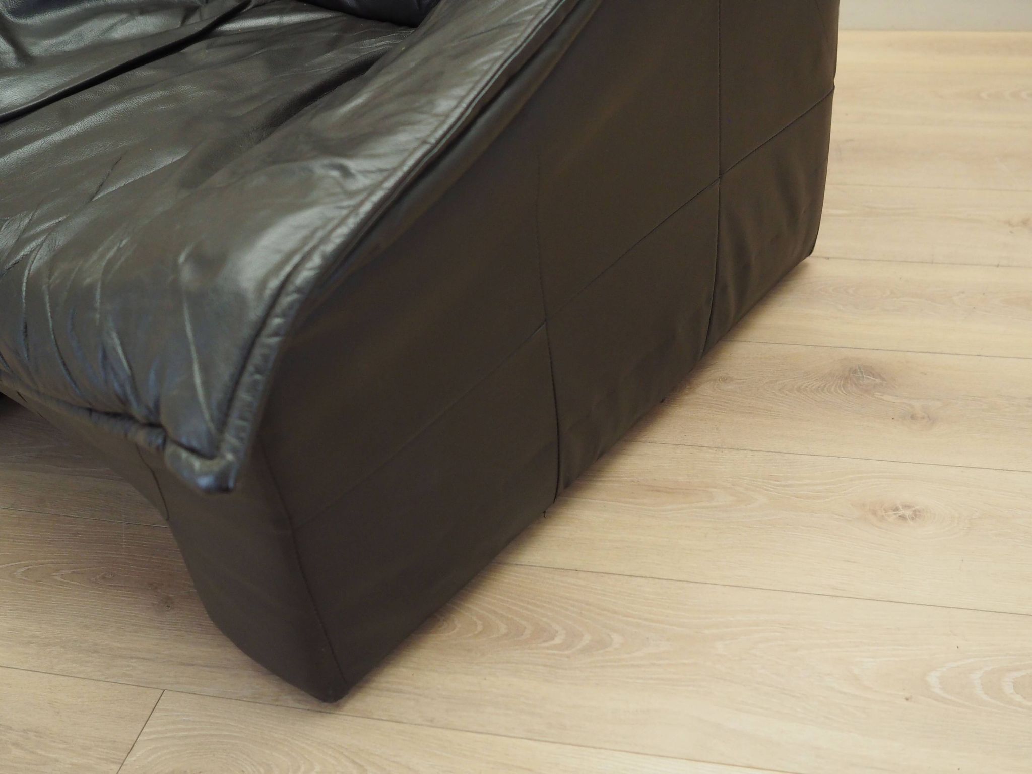 Leather armchair, Italian design, 1960s, production: Italy