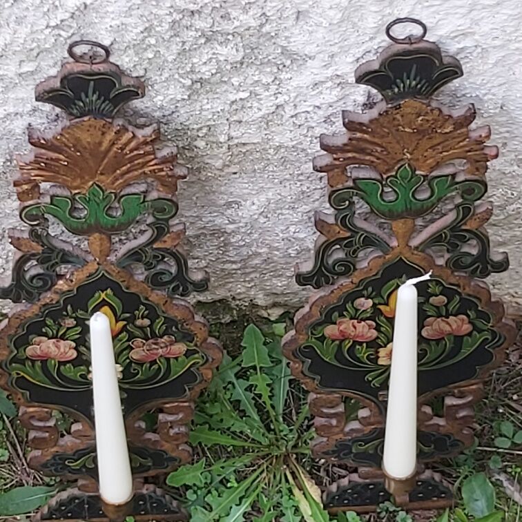 Pair of mountain appliques Savoy vintage painted wood