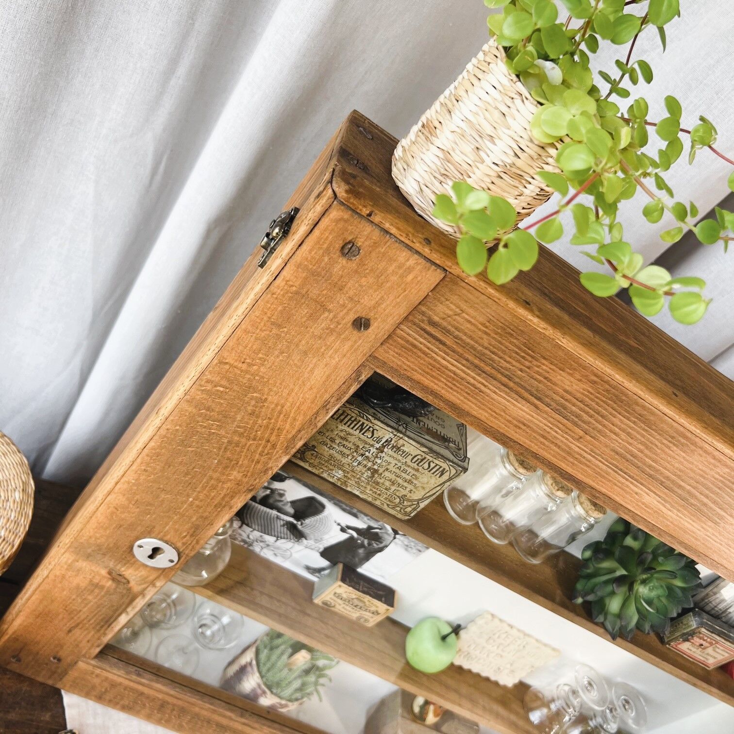 Restaurant wall showcase