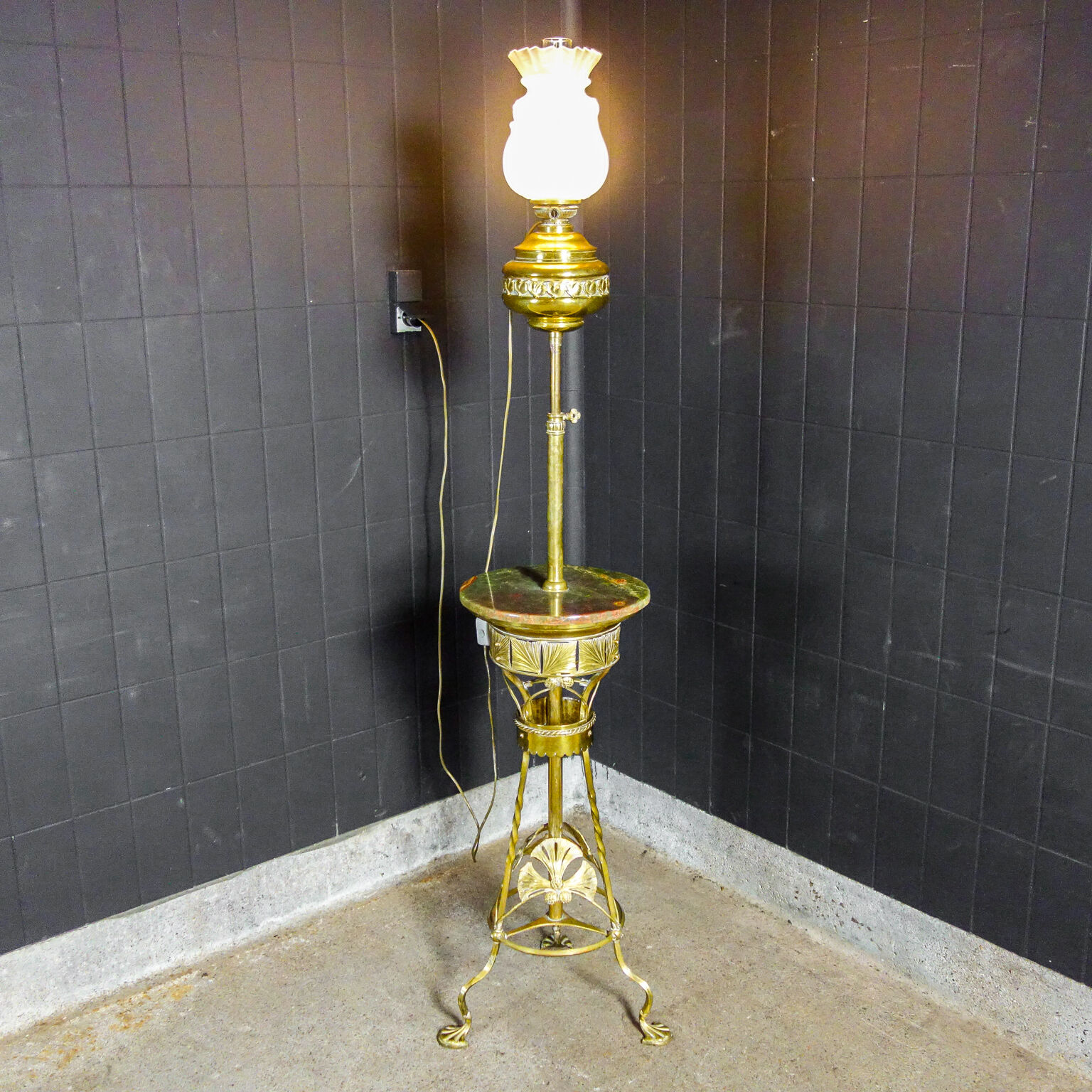 Art nouveau floor lamp with alabaster top - gold