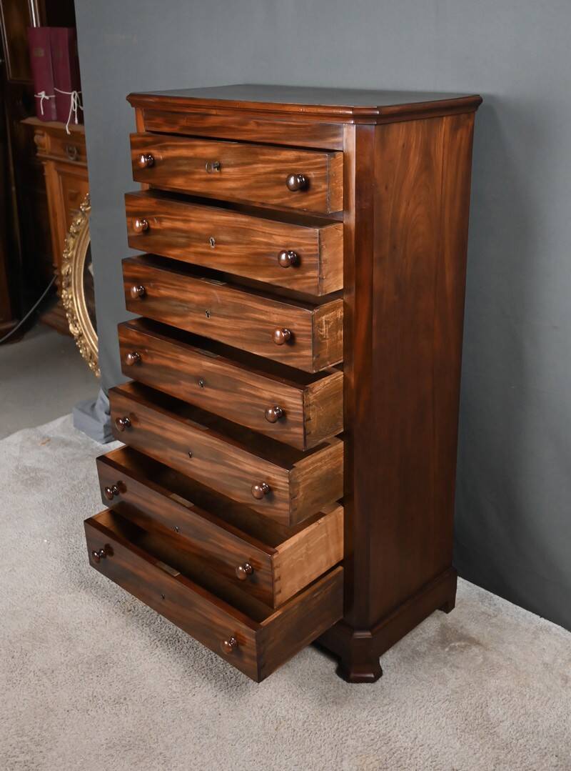 Mahogany chest of drawers – Late 19th century