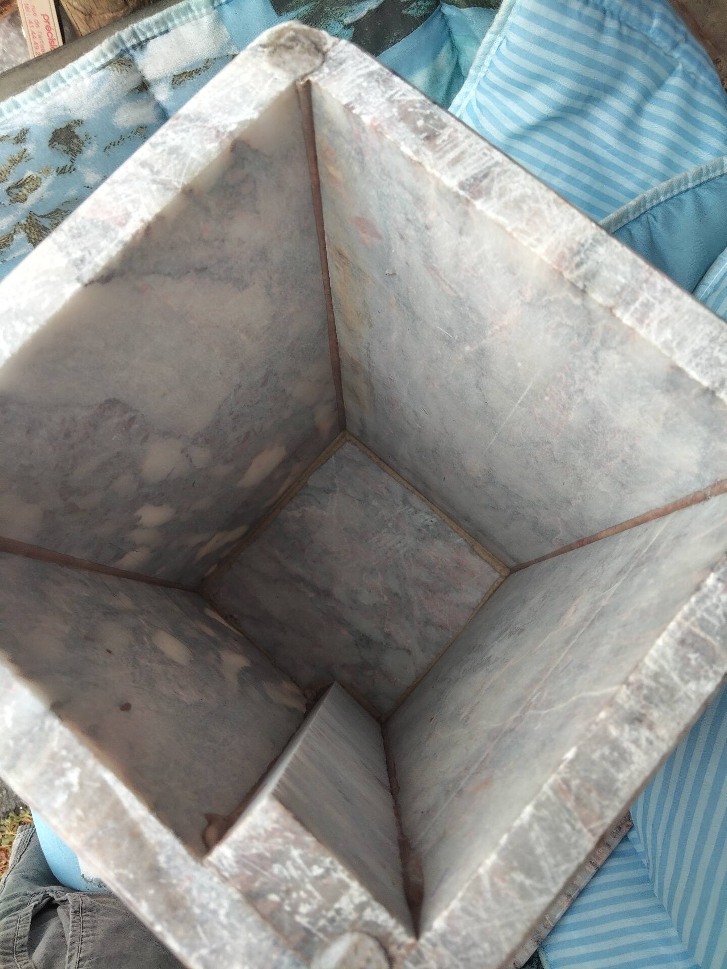 Sculptural coffee table in grey and pink marble – Vintage 1970s/1980s