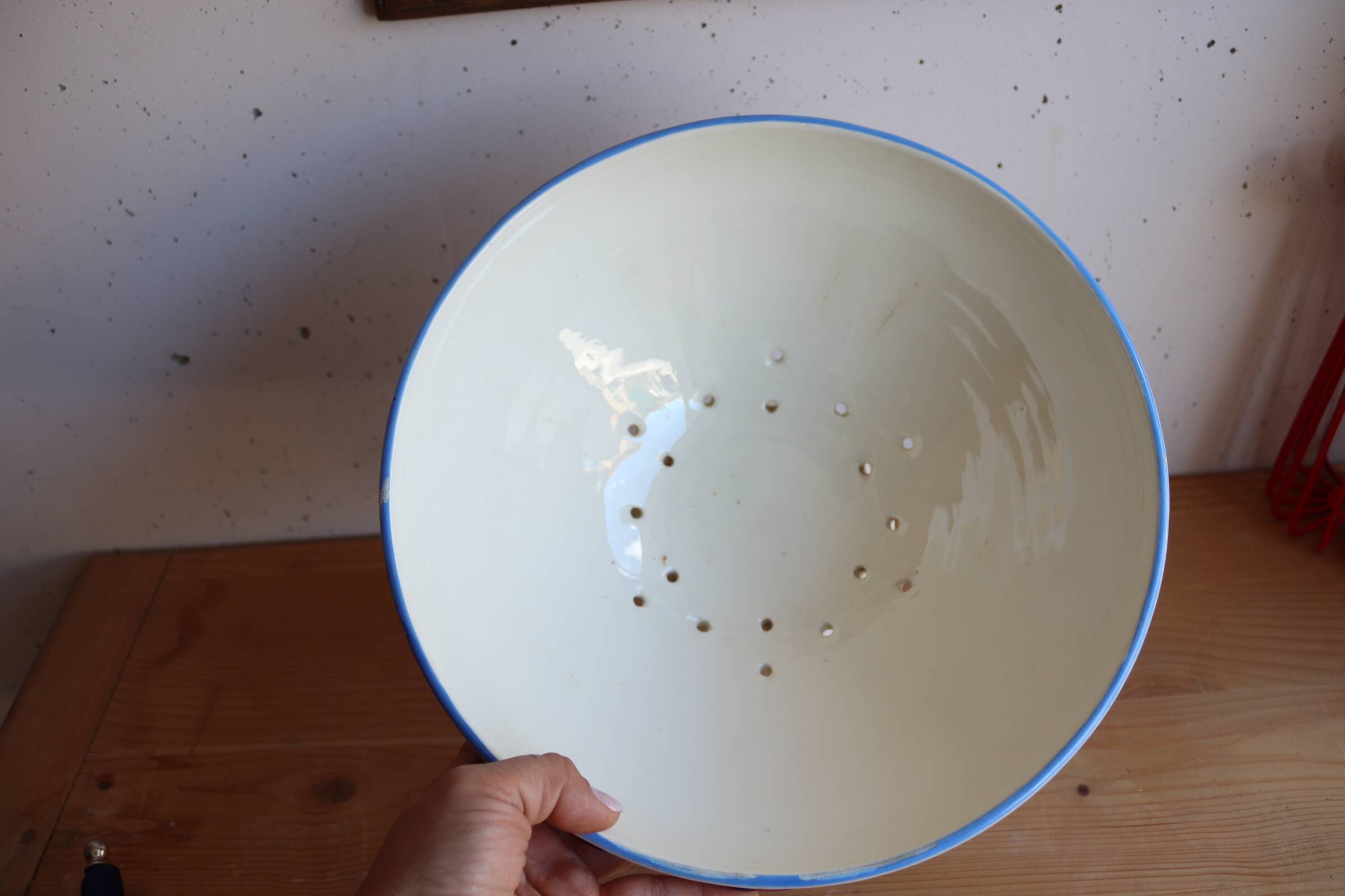 Covered ceramic vegetable dish with painted marine decoration – lobster